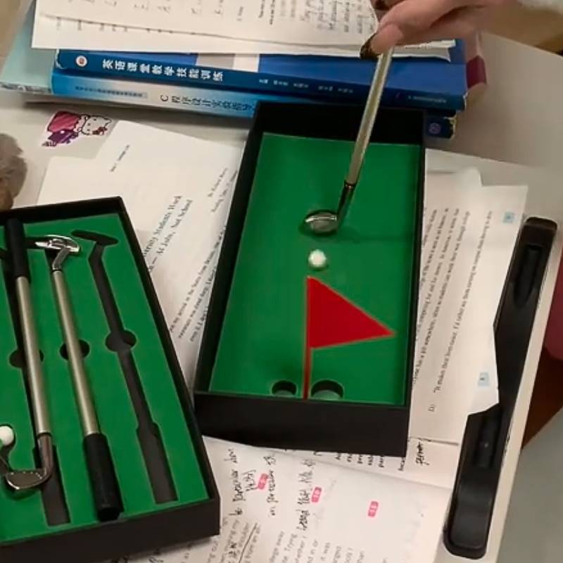 Golf pen depressors, mini-golf toy packs of golf clubs