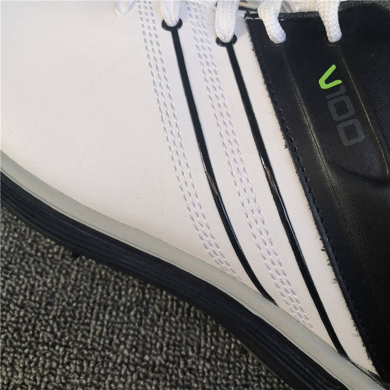 Foreign trade. Golf Commercial Leisure Men's Shoes nailed the black-coated shoes