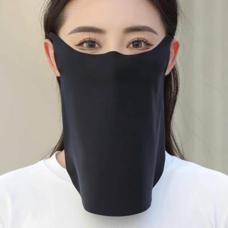 Run-and-golf ice-laced ear mask and a nose hole to cover the face of the sunscreen