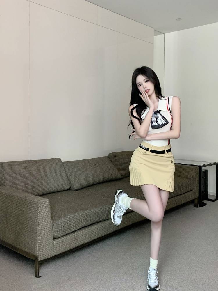 the korean golf dress lady with her summer air polo to the top tennis shorts