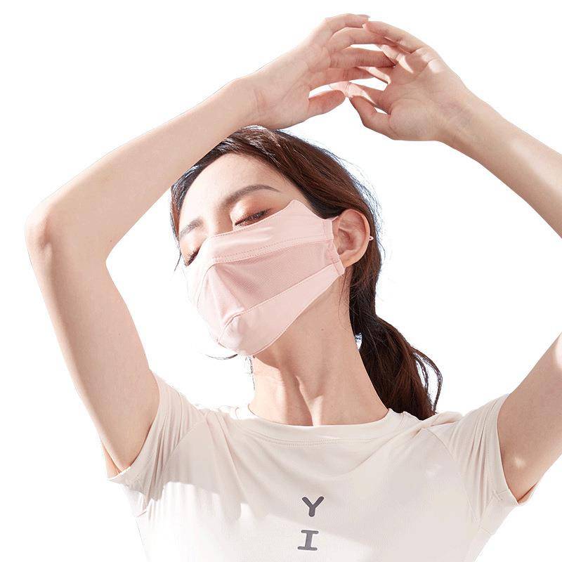 The summer ice-skinned tan mask for the lady's run covered her face with an air-sniffed golf mask