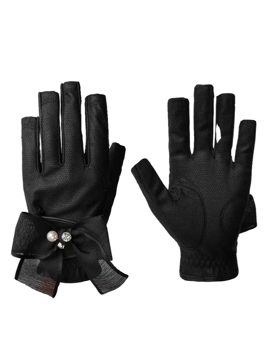 HAN GOLF GLOVES WOMEN WITH THEIR HANDS ON THEIR HANDS, AND THEY WON'T BE ABLE TO GRIND THROUGH THE AIR
