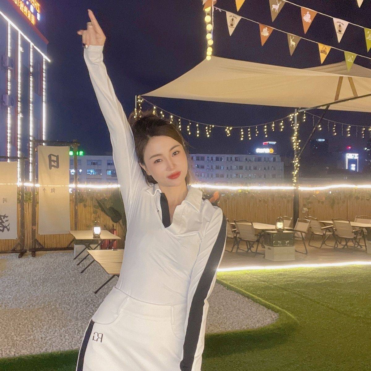 A NEW 2024 GOLF DRESS FOR A POLO-SLEEVE