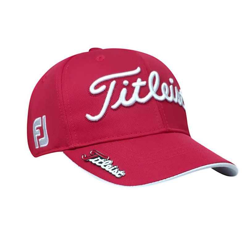 The golden silk cap is red