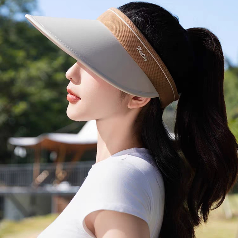 The new golf hat girl with a big hat on top of the sun