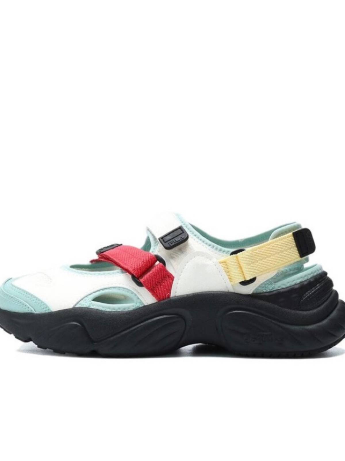 "Summer New Fashion Shoes, Light Beach Shoes, Smooth Golf Shoes."
