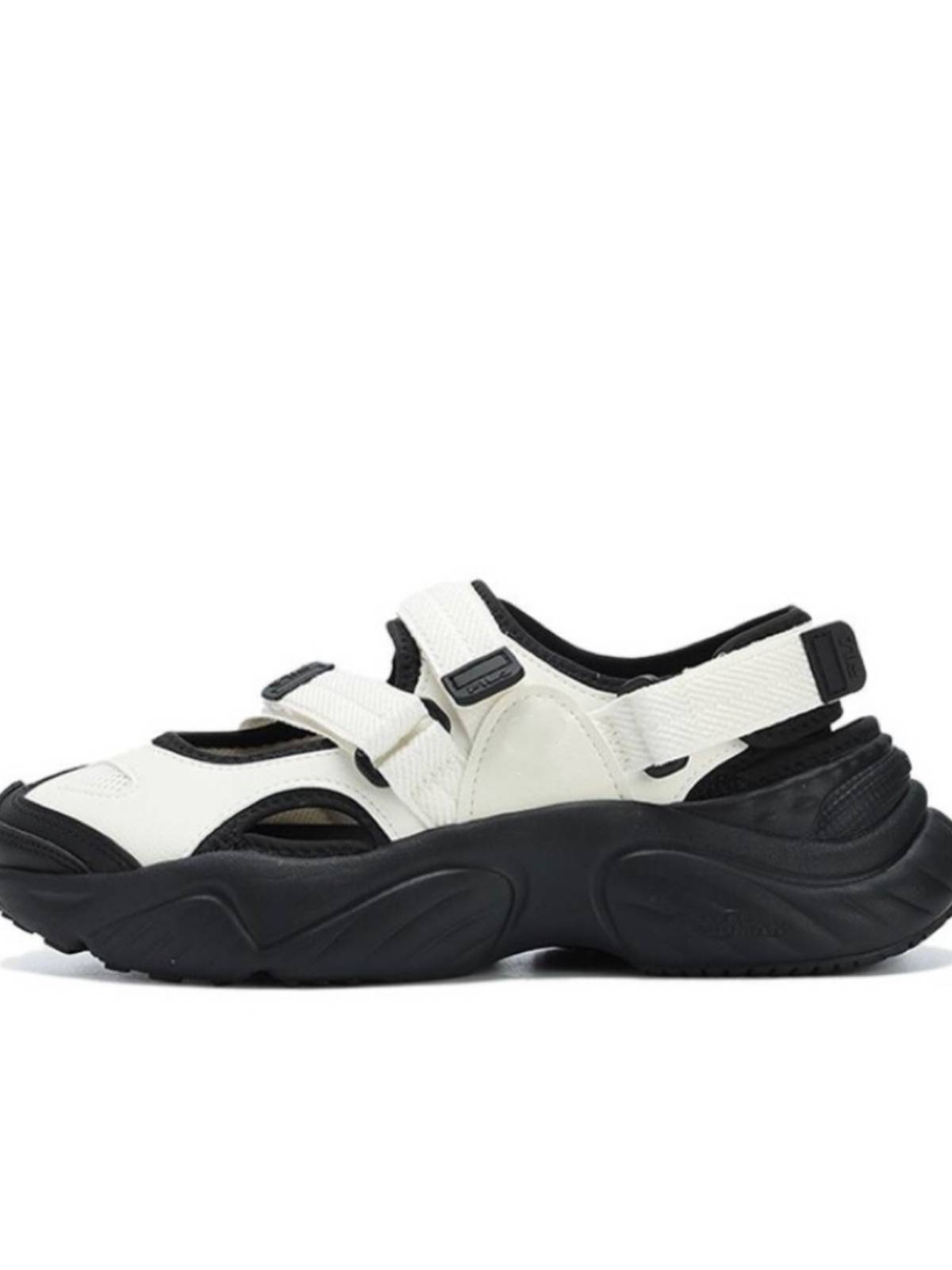 "Summer New Fashion Shoes, Light Beach Shoes, Smooth Golf Shoes."