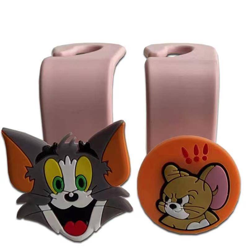 Pink vertical cat and mouse