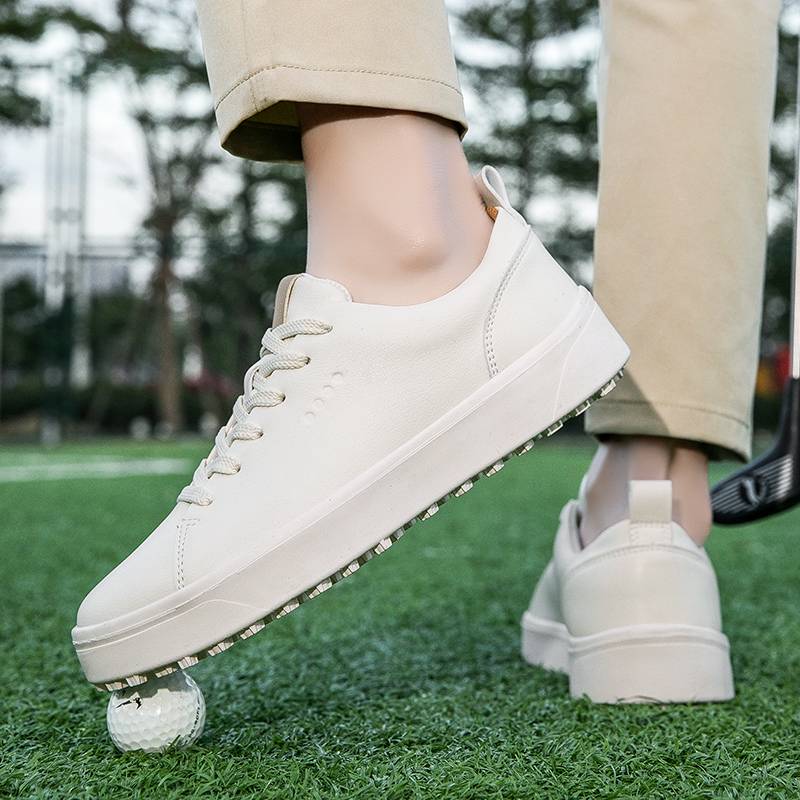 new golf sports and leisure shoes for men and women with thick white shoes for waterproofing and smoothing