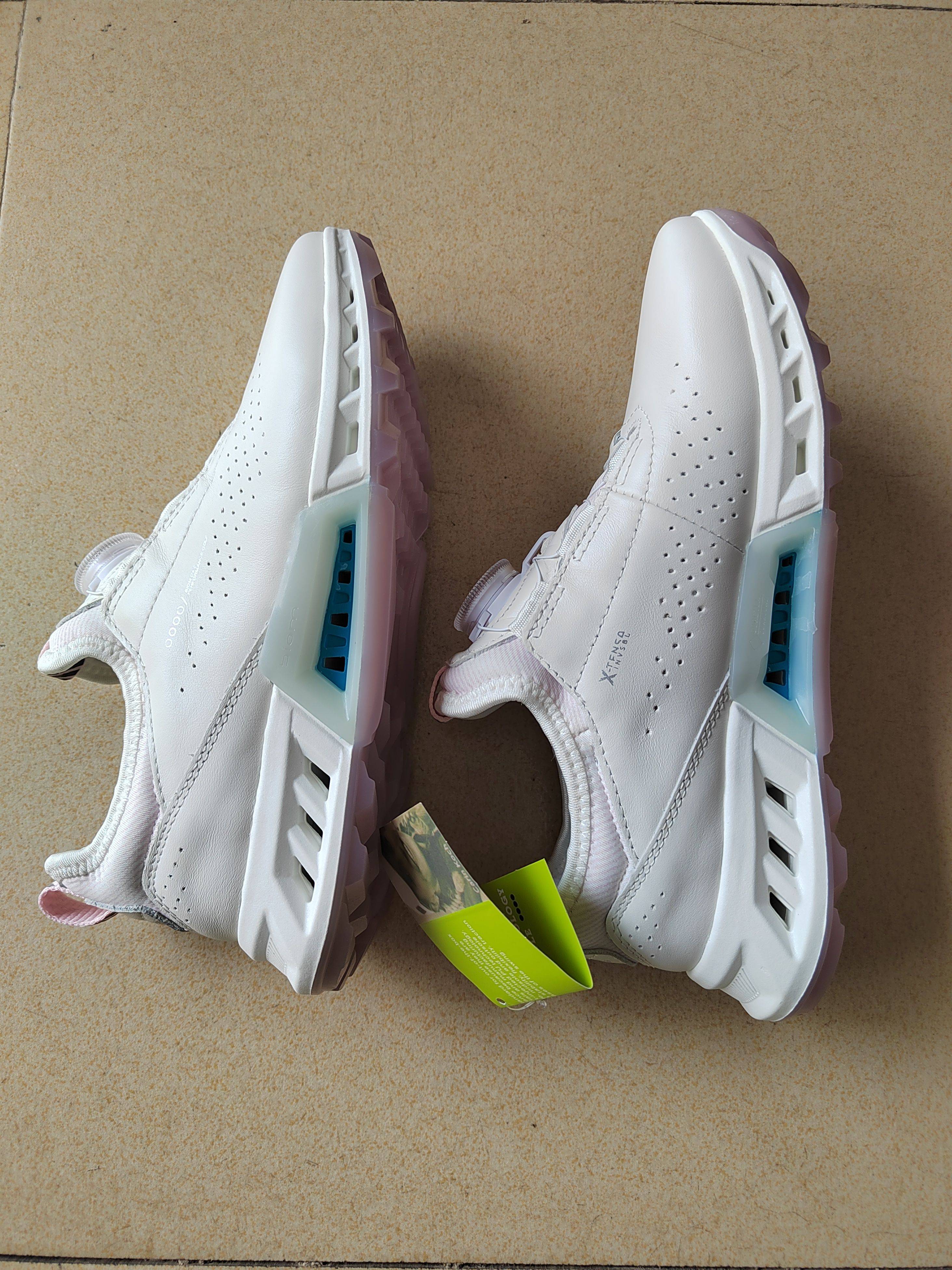 The rest of the girl's new golf export order, the spin buttons, the real cozy white flour