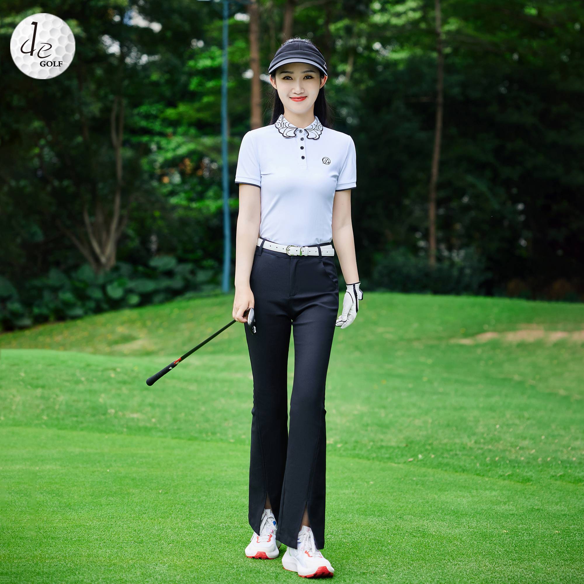 A new golf dress for the summer of Deed, with embroidered T-shirts and short skirts