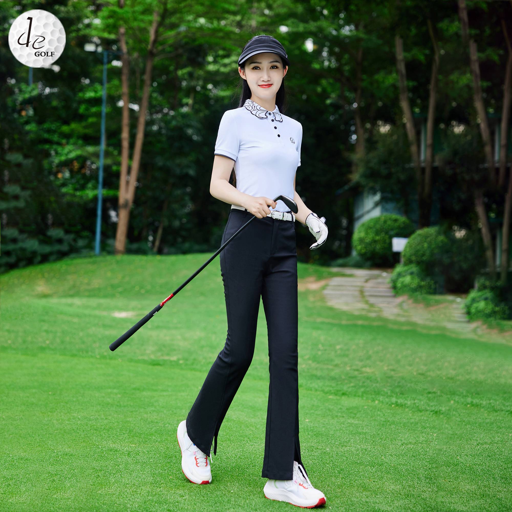 A new golf dress for the summer of Deed, with embroidered T-shirts and short skirts