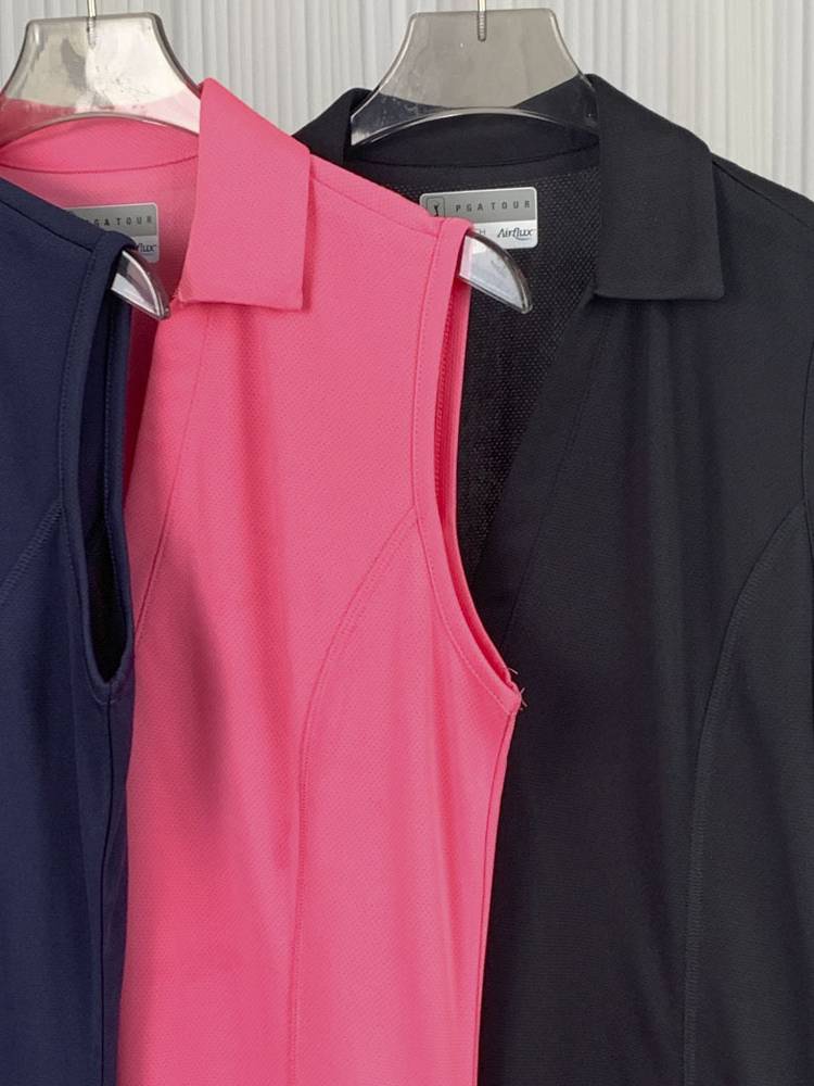 The golf women's dress is half-open