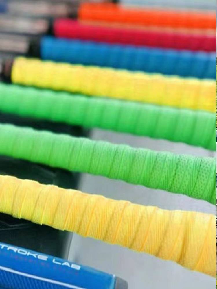 Golf holding a PU-tweeting gel and grinding snorkels and Golf clubs around the belt