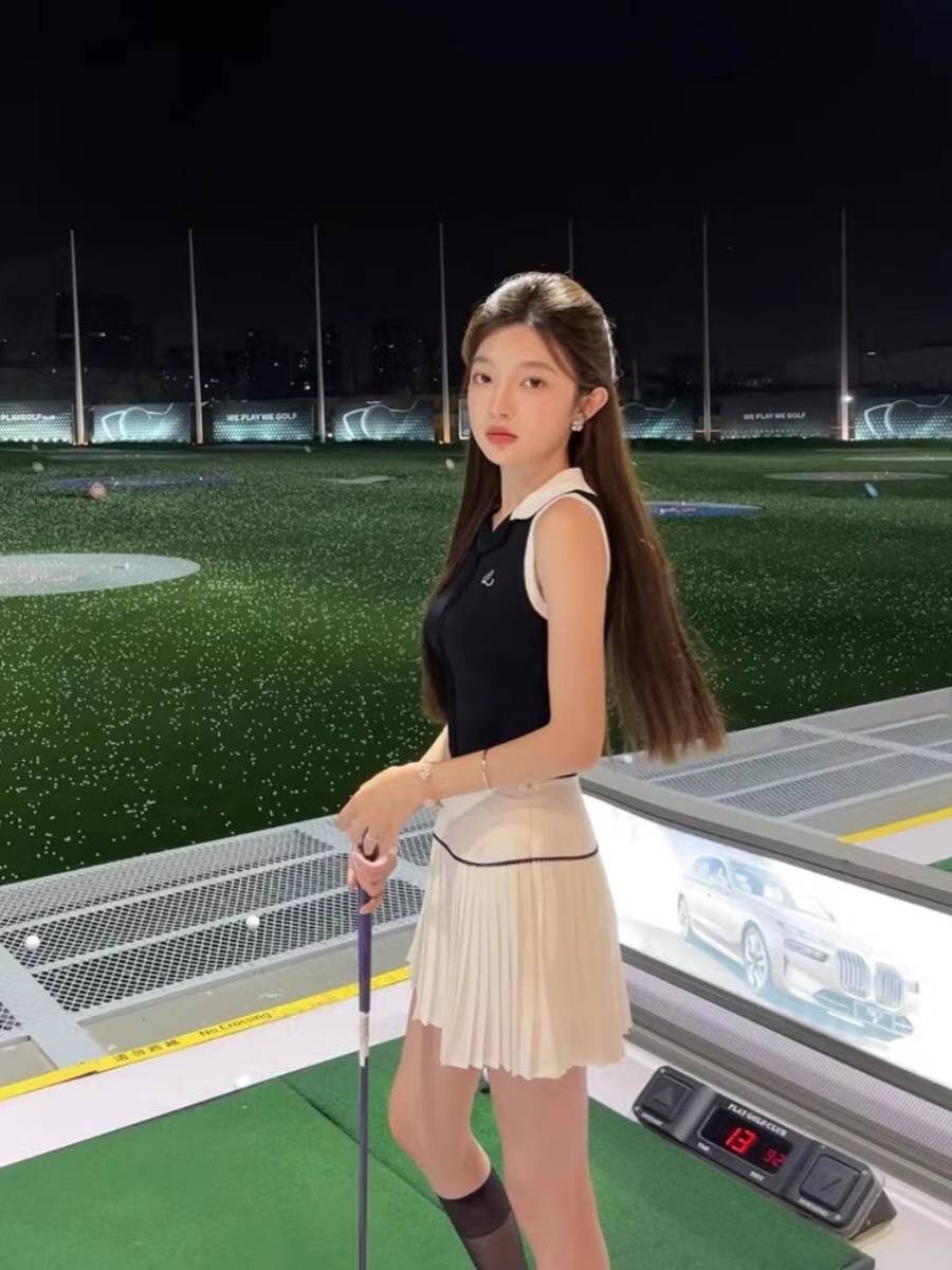 a new 2024 golf dress for women in their summer dry short sleeves, a sports-ass short skirt suit
