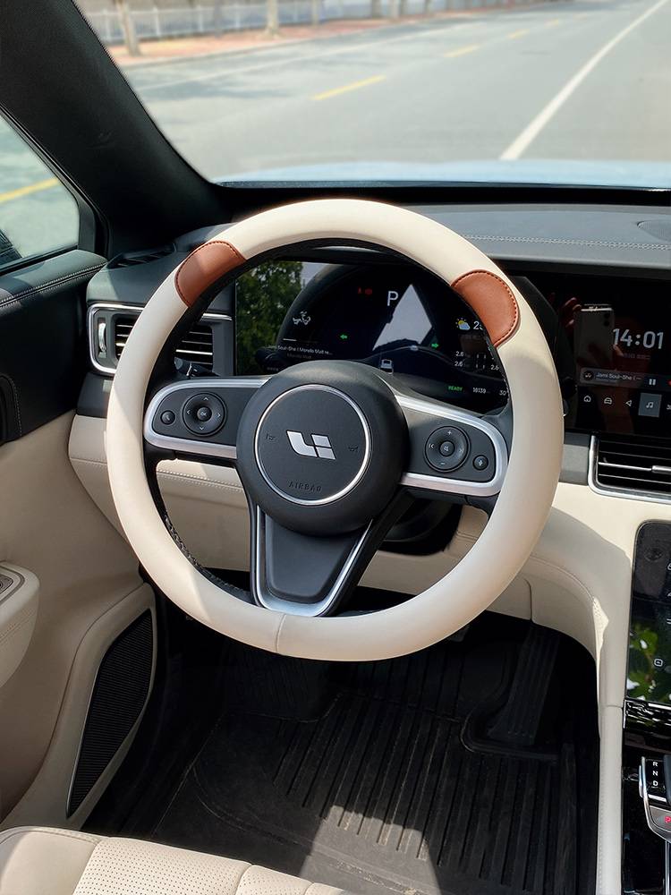 Car steering wheel cover goddess four seasons universal non -slip sweat -absorbing car handle handlebar decoration women's model