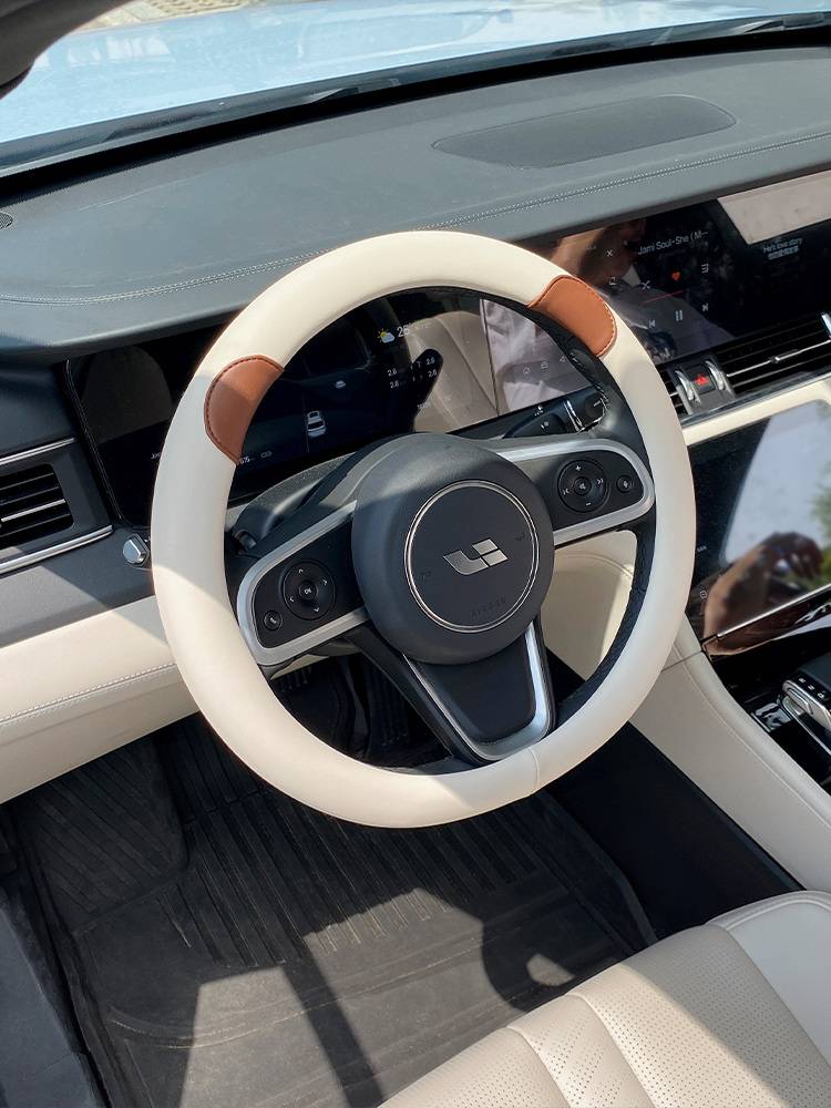 Car steering wheel cover goddess four seasons universal non -slip sweat -absorbing car handle handlebar decoration women's model