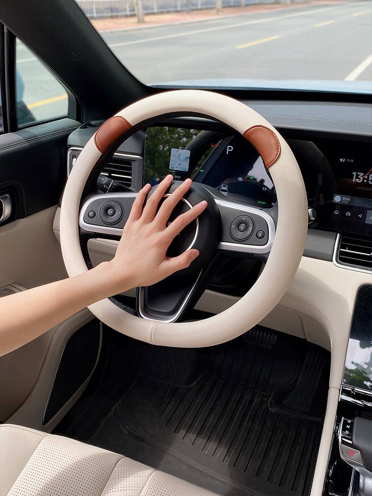 Car steering wheel cover goddess four seasons universal non -slip sweat -absorbing car handle handlebar decoration women's model