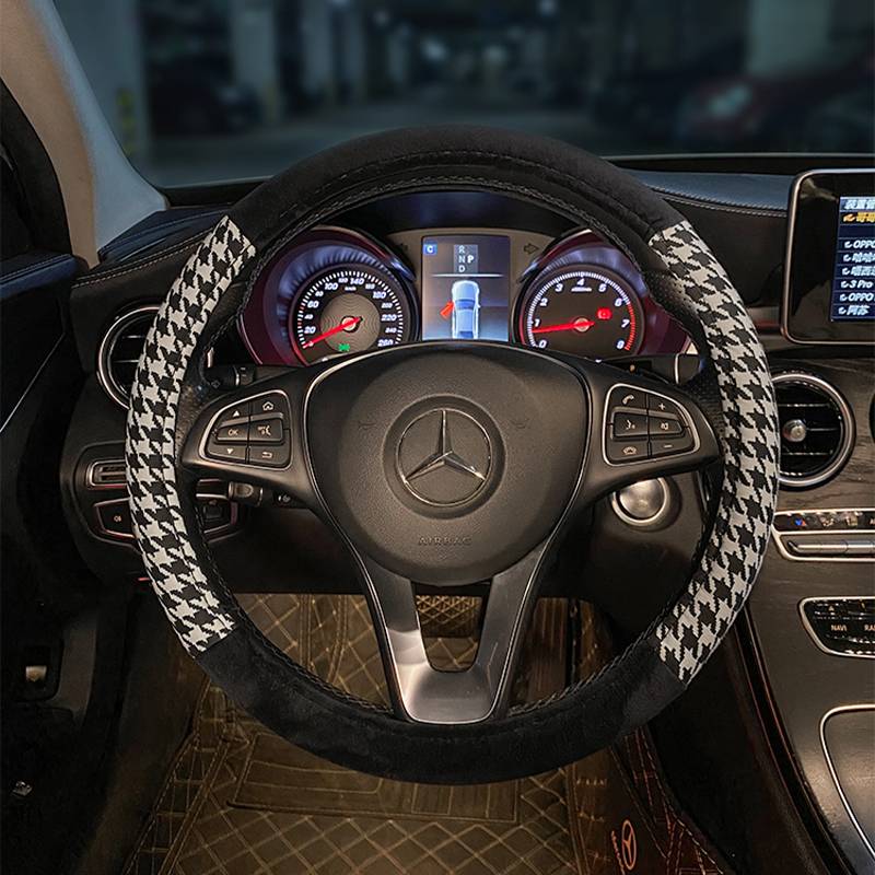 Thousands of bird grid plush steering wheel sleeve