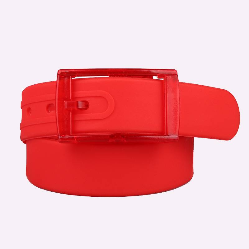 A man with plastic buttons and a Korean-style golf belt