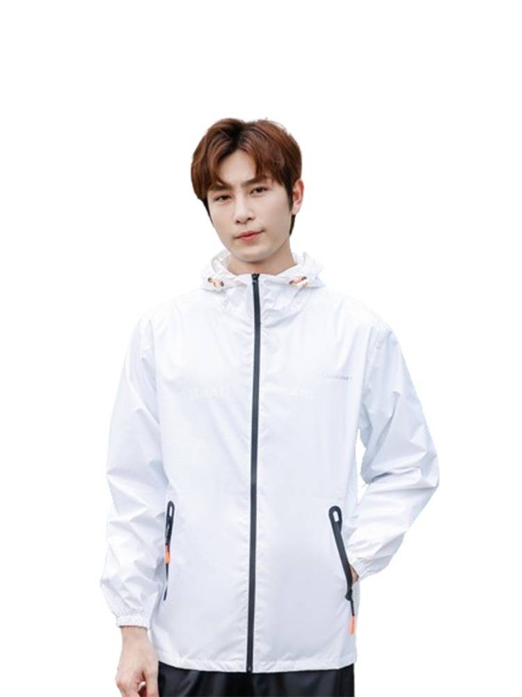 The new 2024, which is for water and rain protection, is easy to carry