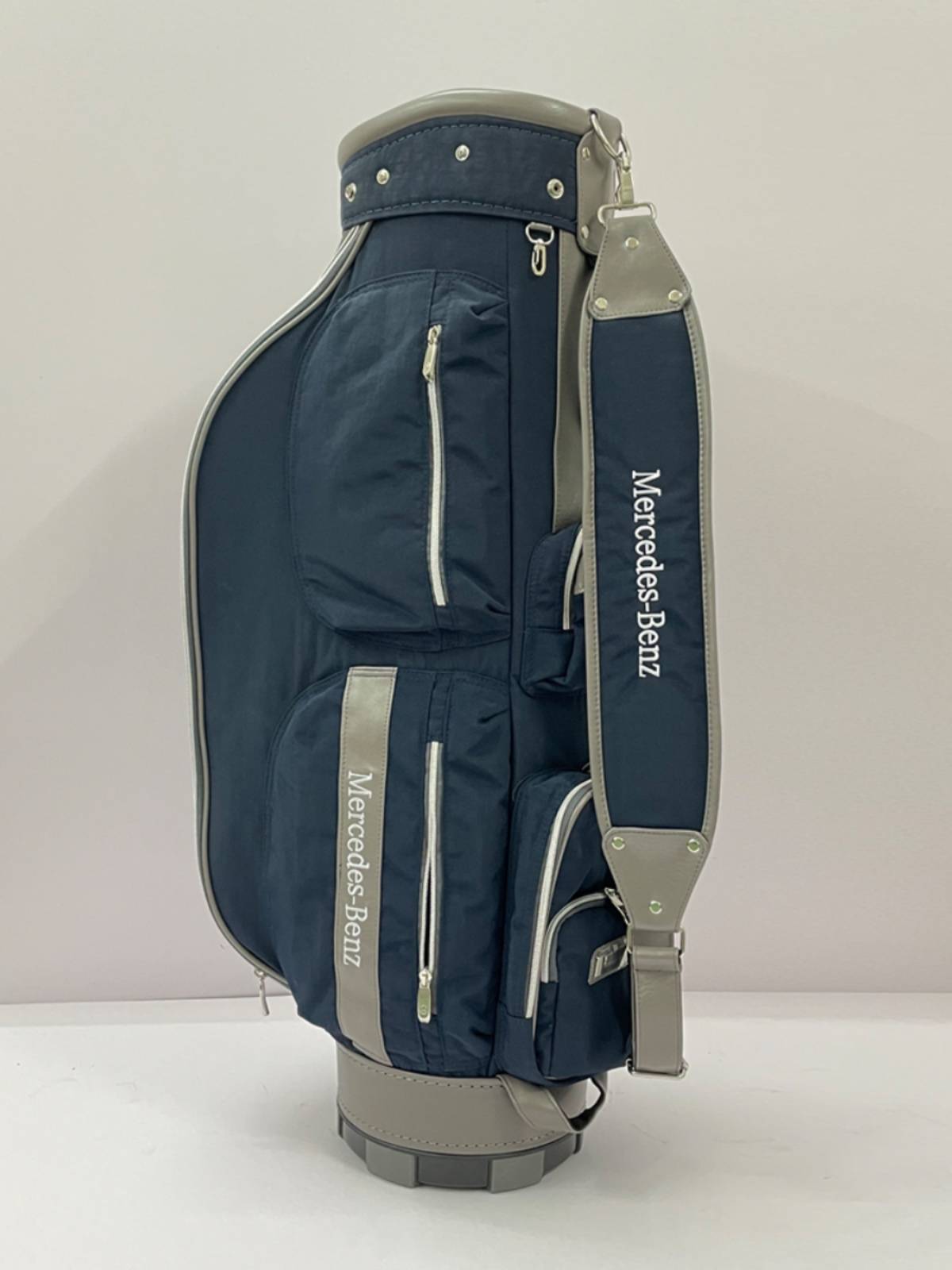 The new Bercedes-Benz Mercedes-Benz Golf Bags Fashionable Shoulder Back Pack Light Male Ball Po is super light