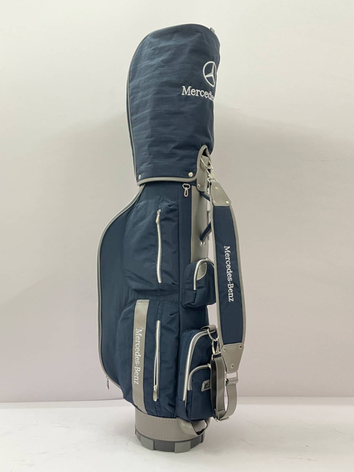 The new Bercedes-Benz Mercedes-Benz Golf Bags Fashionable Shoulder Back Pack Light Male Ball Po is super light
