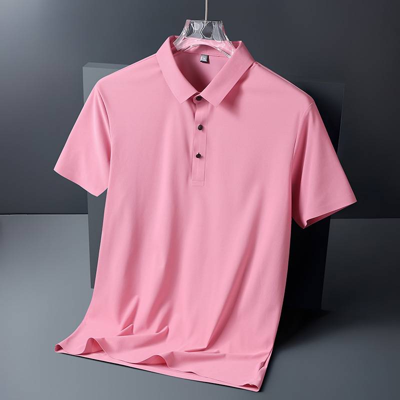 A new ice-free t-shirt for the summer, a man with a light-coloured, half-sleeved golf shirt