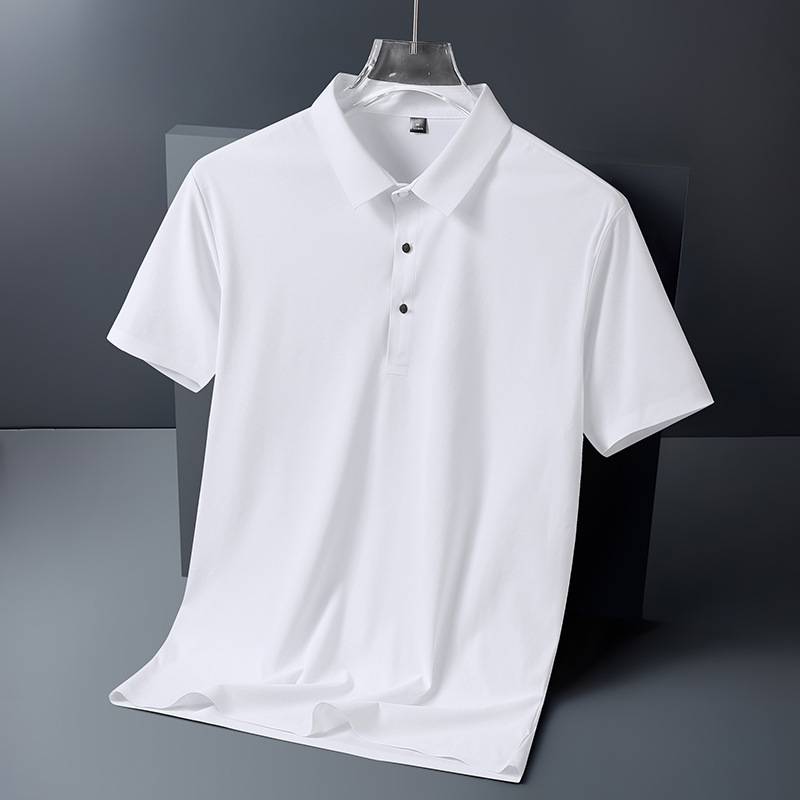 A new ice-free t-shirt for the summer, a man with a light-coloured, half-sleeved golf shirt