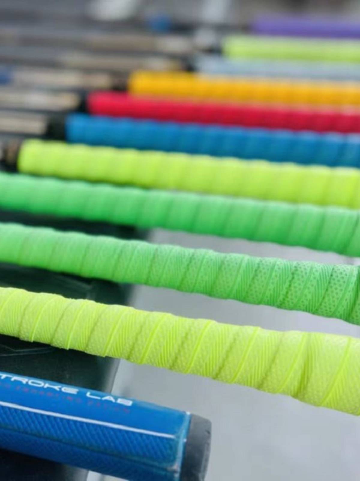 The pop -up pattern hit the golf ball club holding the tape shock reduction hand glue anti -skid wrap tie sweat absorption strap