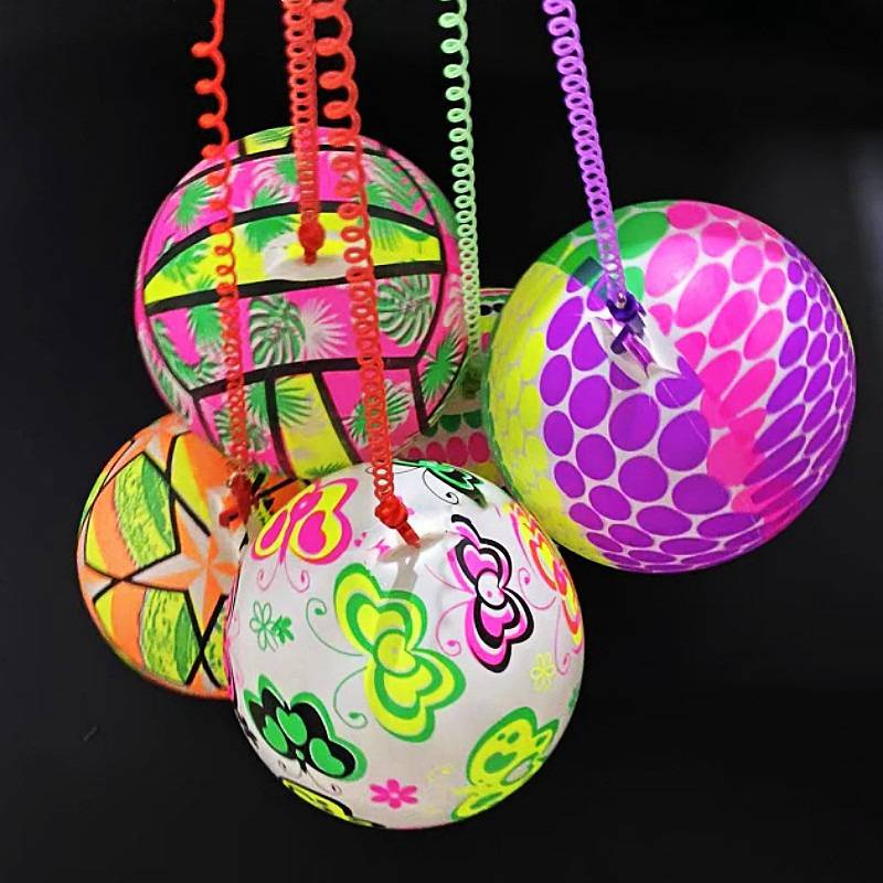 The new luminous chain patches the ball of the ball, the children's glowing fitness, the sparkling the ball toys swing the stall