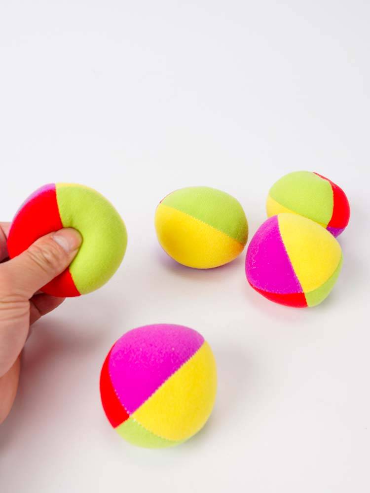 Sticky ball throwing a cloth sticky ball, children's soft ball, small toy small ball, kindergarten, soft cloth ball, sand throwing equipment