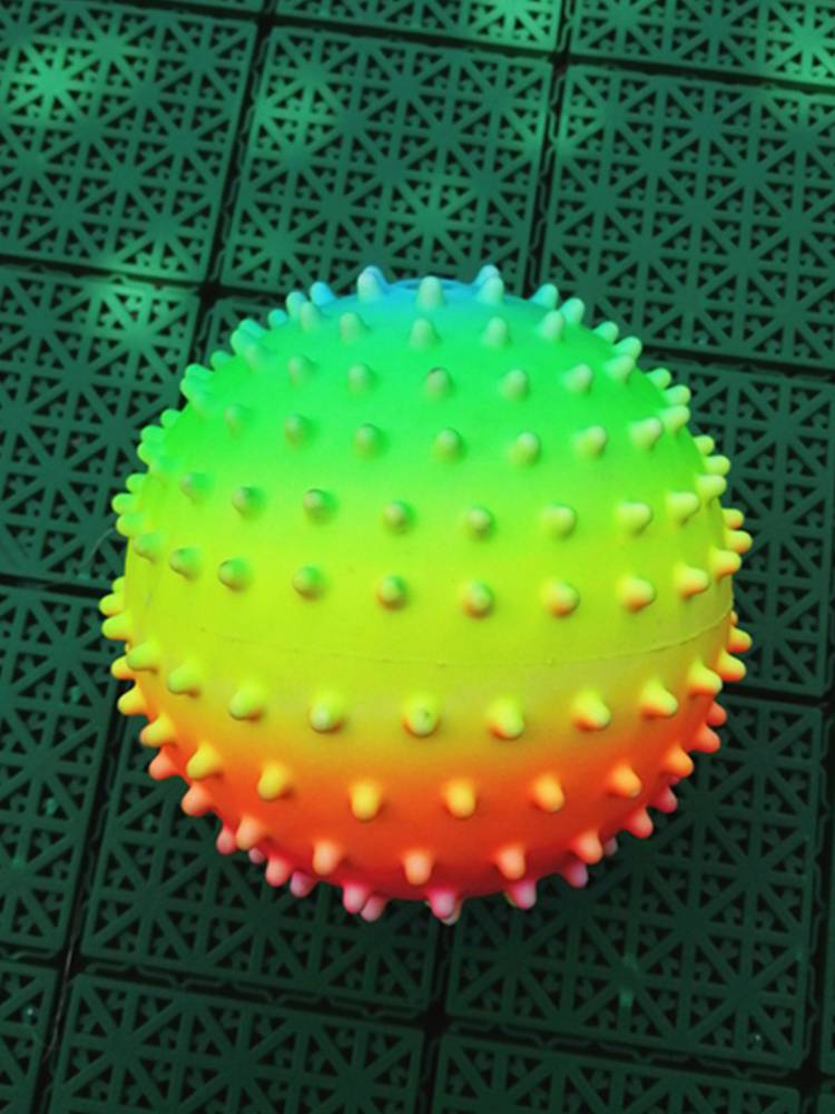 ♪ Dancing little ball and picking a rainbow massage ball ♪