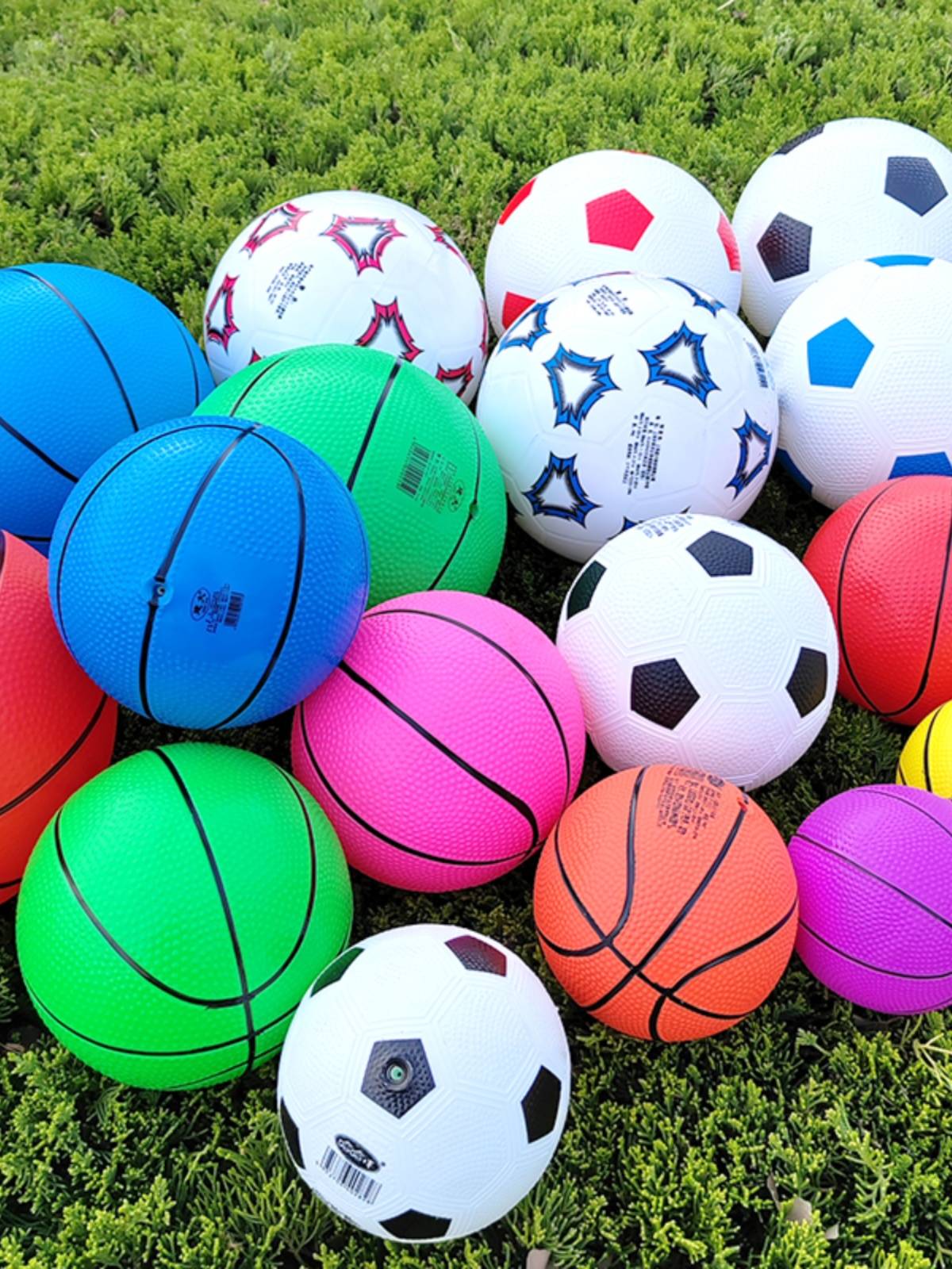 Children inflatable 8 -inch black and white football kindergarten 6 -inch elastic granules basketball baby plastic shooting toys