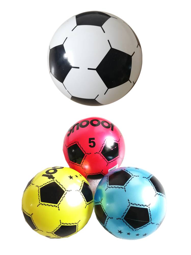 Black-and-white-boy toy-player, kindergarten-playing, piggy-ball-like, piggy-ball World Cup