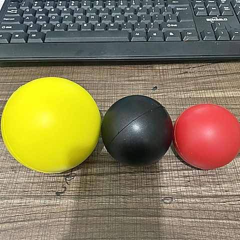 One random color of large and small