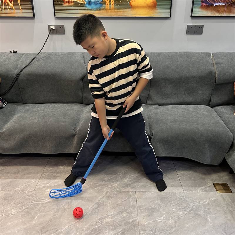 Children's hockey ice club ice club ice on the sports sports kindergarten sensory training room played early education interactive toys