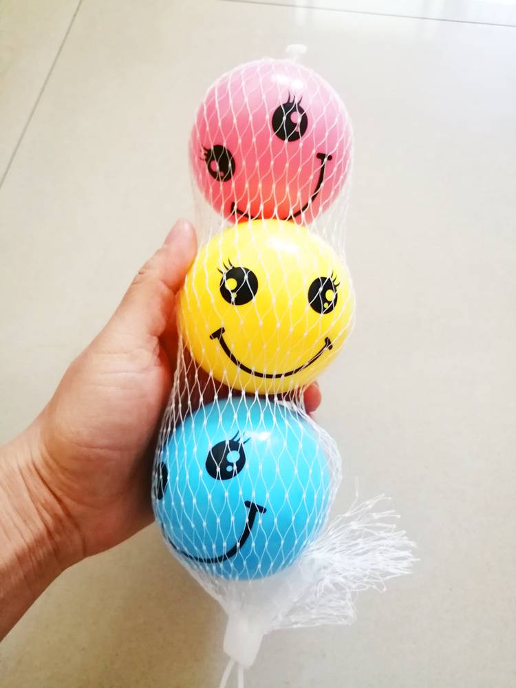 Children's PVC toy ball builds a big 3 -inch smiley face ball baby ball player grabbed the pine small leather ball, marine ball bumping the ball