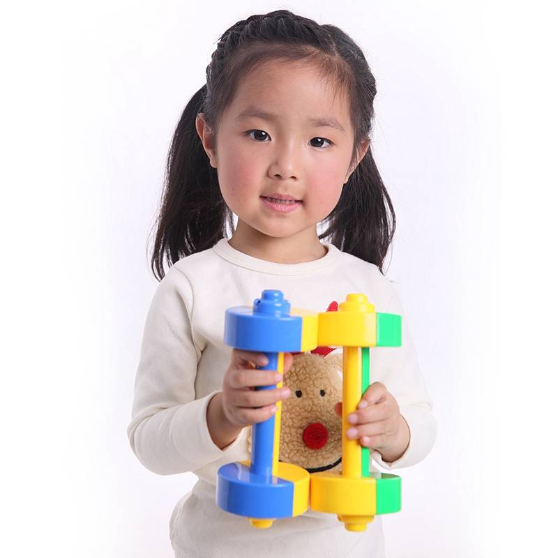 The new upgrade two -color aggravated dumbbells can be added with miga, early exercise equipment plastic children's toys