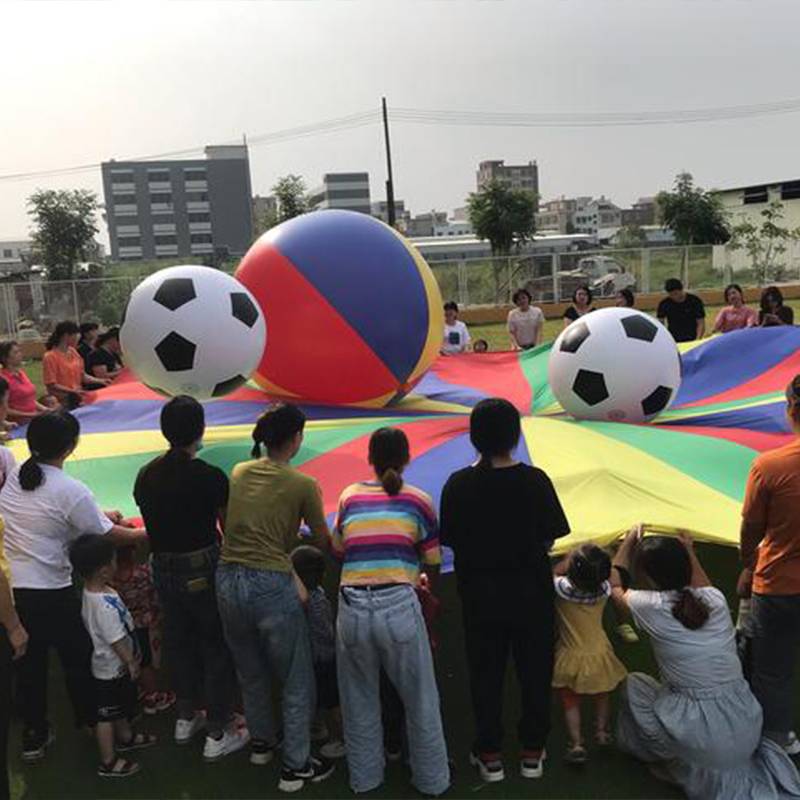 Extra -scale inflatable football oversized color beach ball school sports meeting parent -child activity shooting props