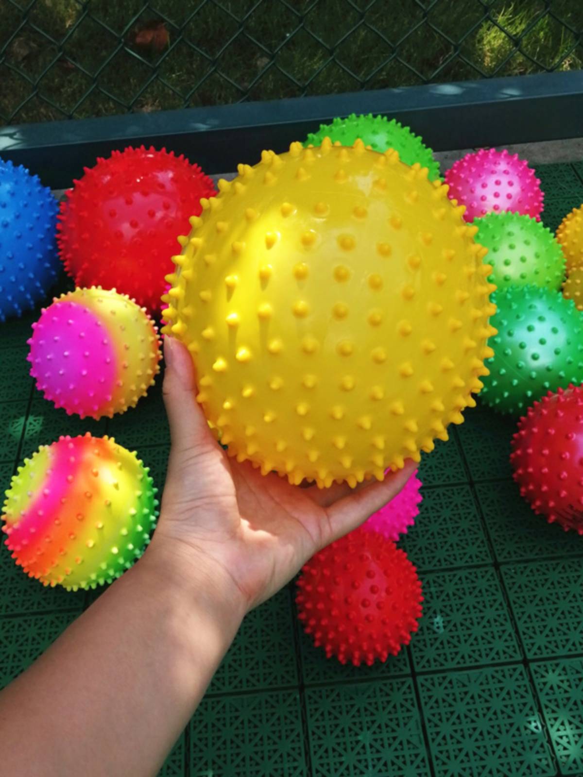 Thick 6 -inch 15 Rainbow Flower Skin Balls Children's Toys Specific Ball Popcorn Specket Pack Massage Ball Sting Dance Ball