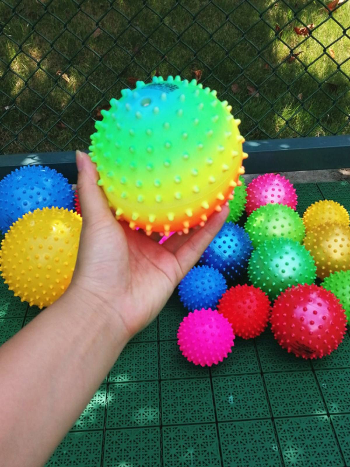 Thick 6 -inch 15 Rainbow Flower Skin Balls Children's Toys Specific Ball Popcorn Specket Pack Massage Ball Sting Dance Ball