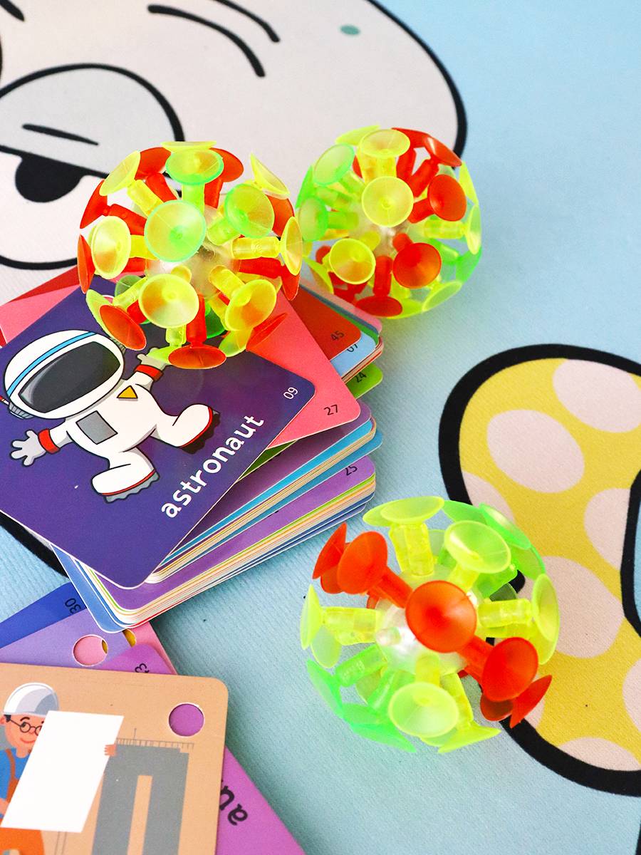 Lighting suction cup parent -child interactive decompression sticky ball toy classroom game sticky ball children's teaching aid kindergarten kindergarten