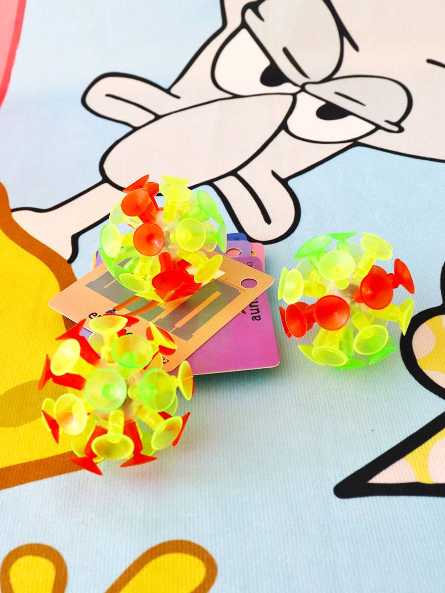 Lighting suction cup parent -child interactive decompression sticky ball toy classroom game sticky ball children's teaching aid kindergarten kindergarten