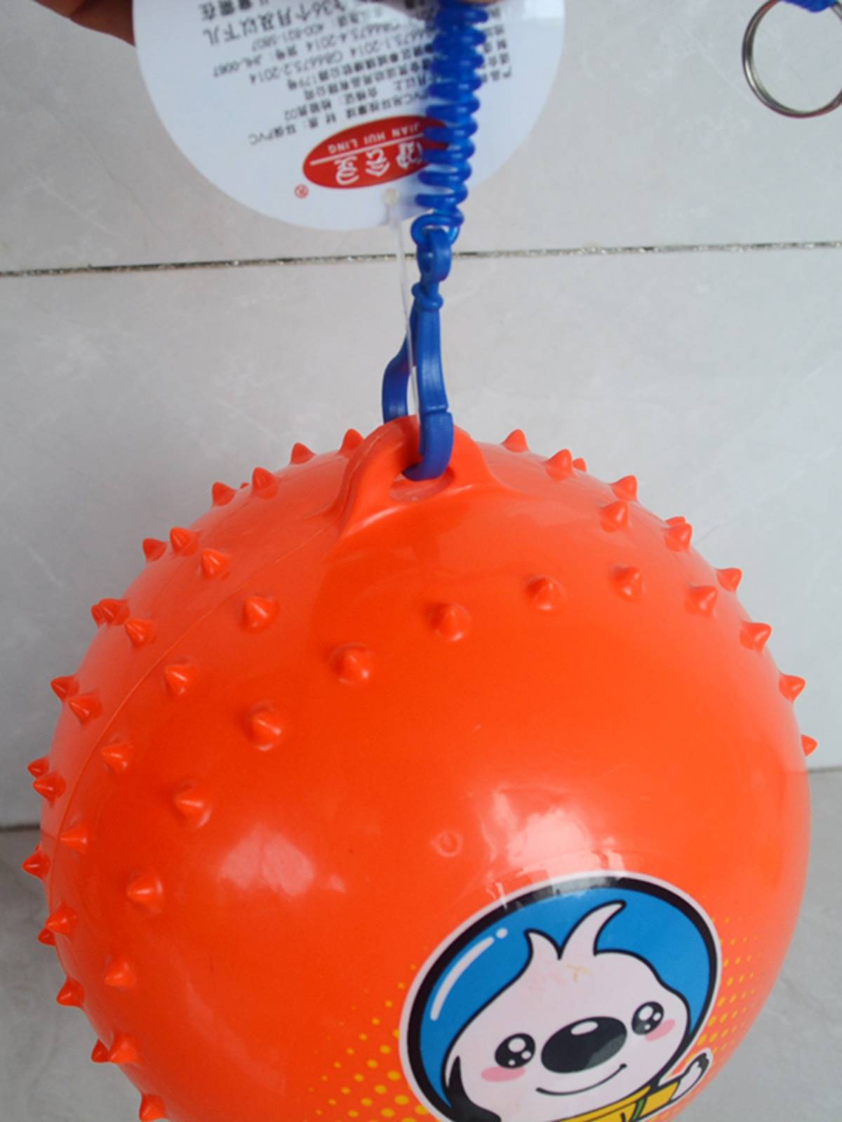 Kindergarten with a rope massage ball children pat the hanging ring watermelon ball baby spring chain chain football inflatable toy