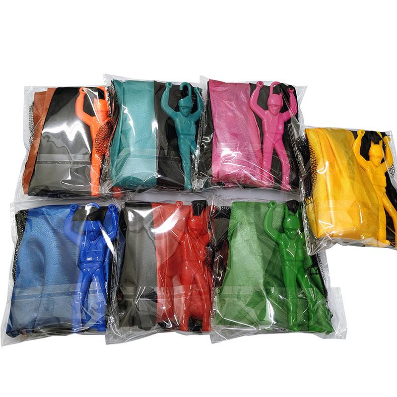 Seven outfits of random color parachutes (color can not be recorded)