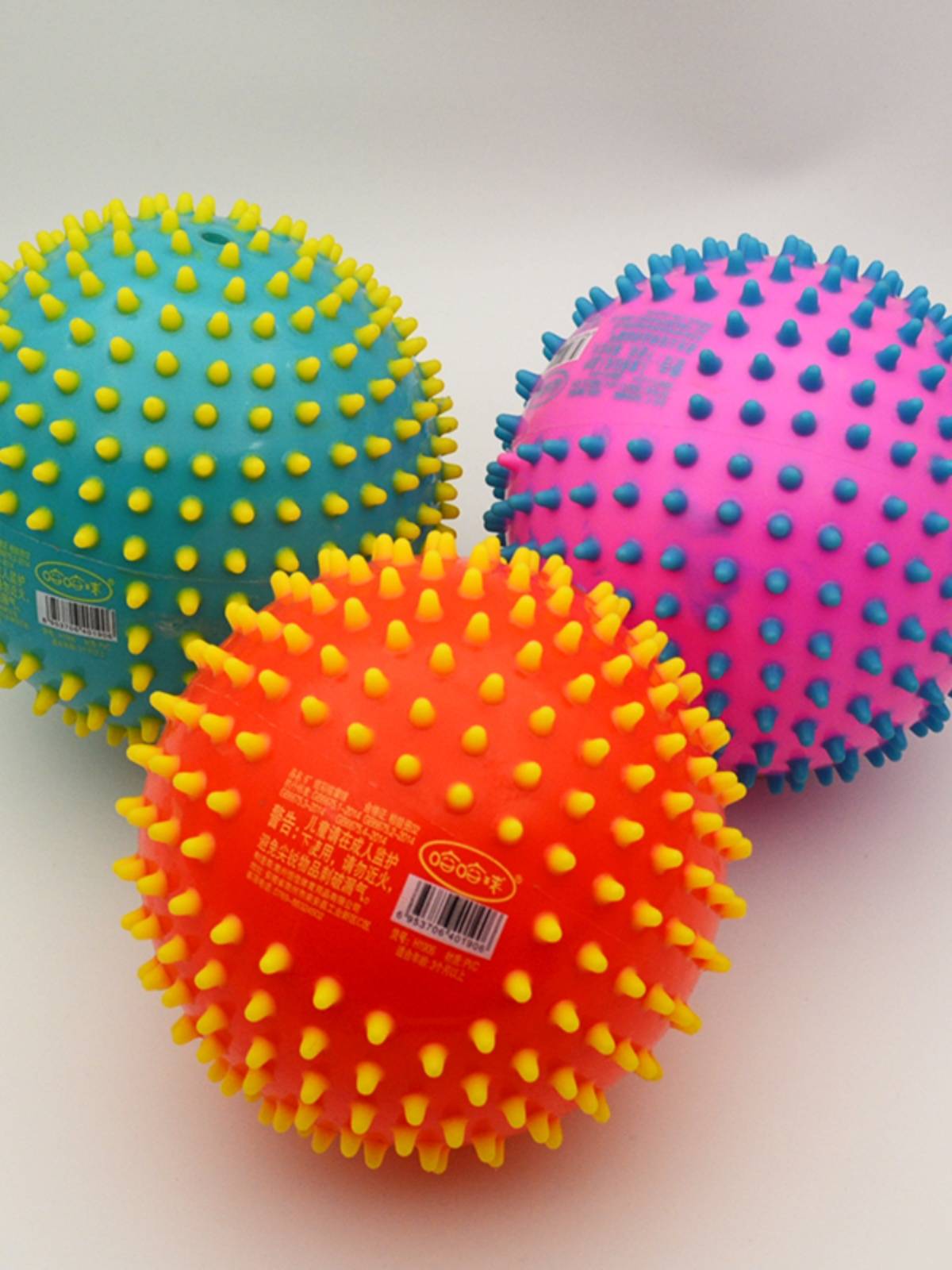 Children's sense of 6 -inch two -inch massage ball Kindergarten inflatable and colorful hedgehog ball elastic color thorn haha ball toys