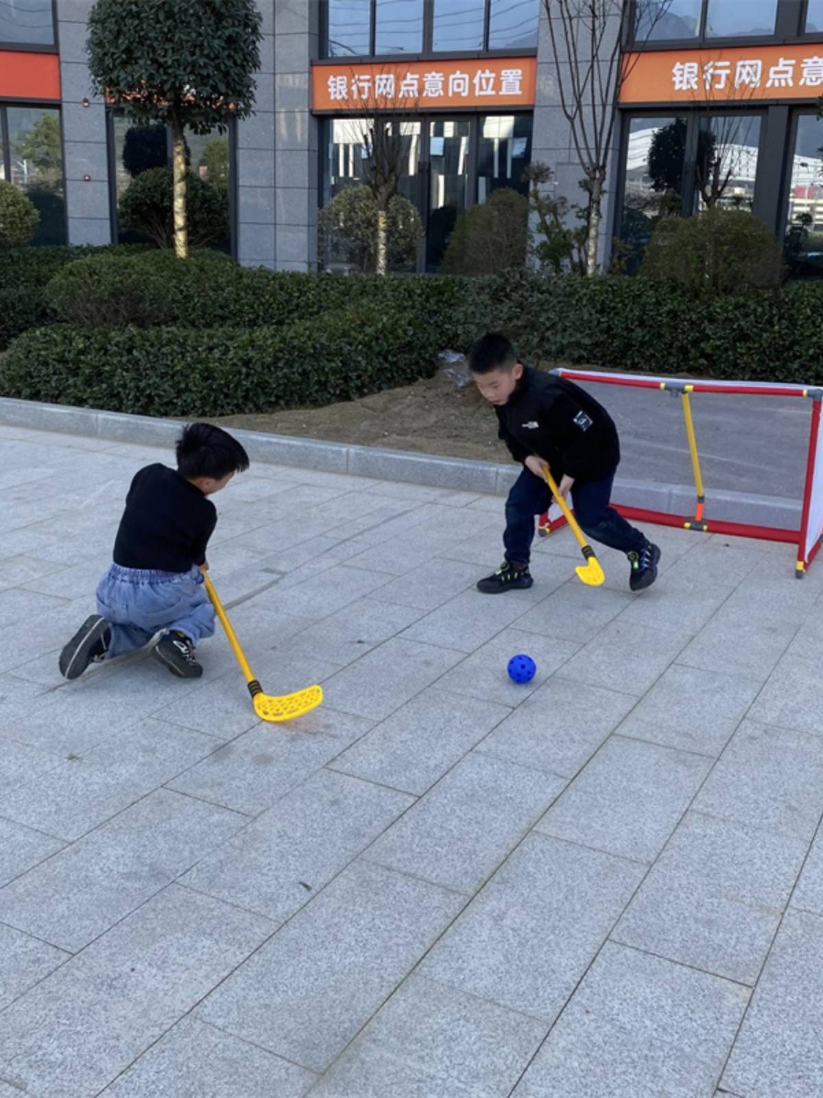 Children's hockey goalkeeper outdoor sports toy kindergarten early teaching sleeve collaboration fence skating club 2 shots and 2 goals