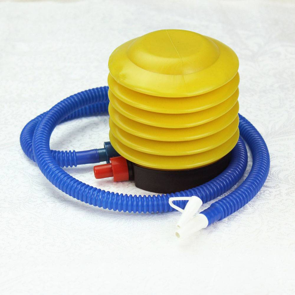 Manual inflatable pump