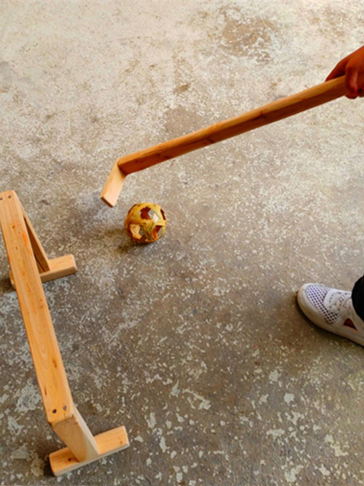 Wooden -making stick club door ball push push pill rushing pork game props game props children's sensor system training collective activity